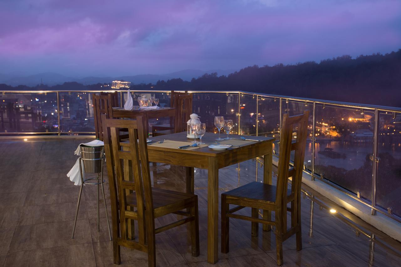 แซนเดรียนา เลค วิว Hotel แคนดี้ ภายนอก รูปภาพ