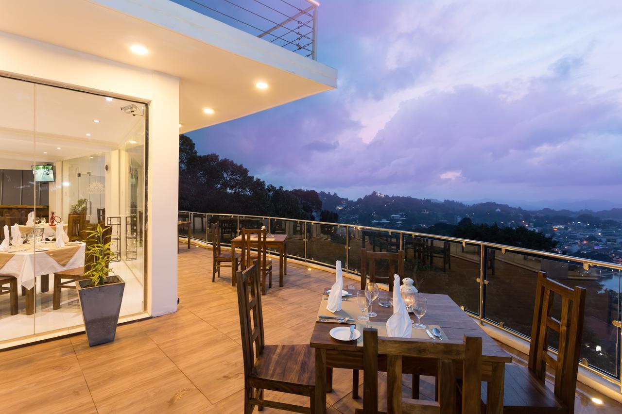 แซนเดรียนา เลค วิว Hotel แคนดี้ ภายนอก รูปภาพ
