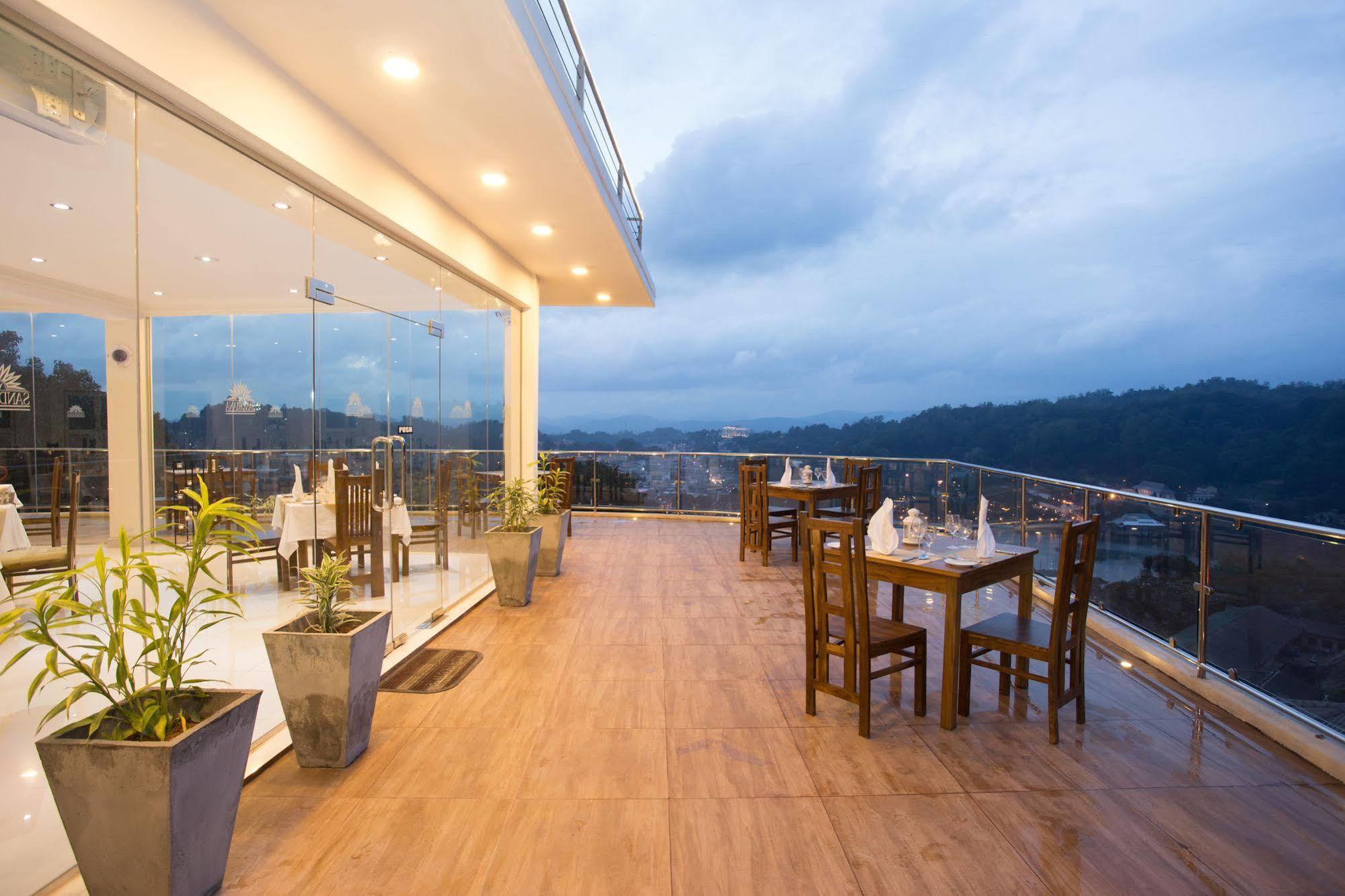 แซนเดรียนา เลค วิว Hotel แคนดี้ ภายนอก รูปภาพ