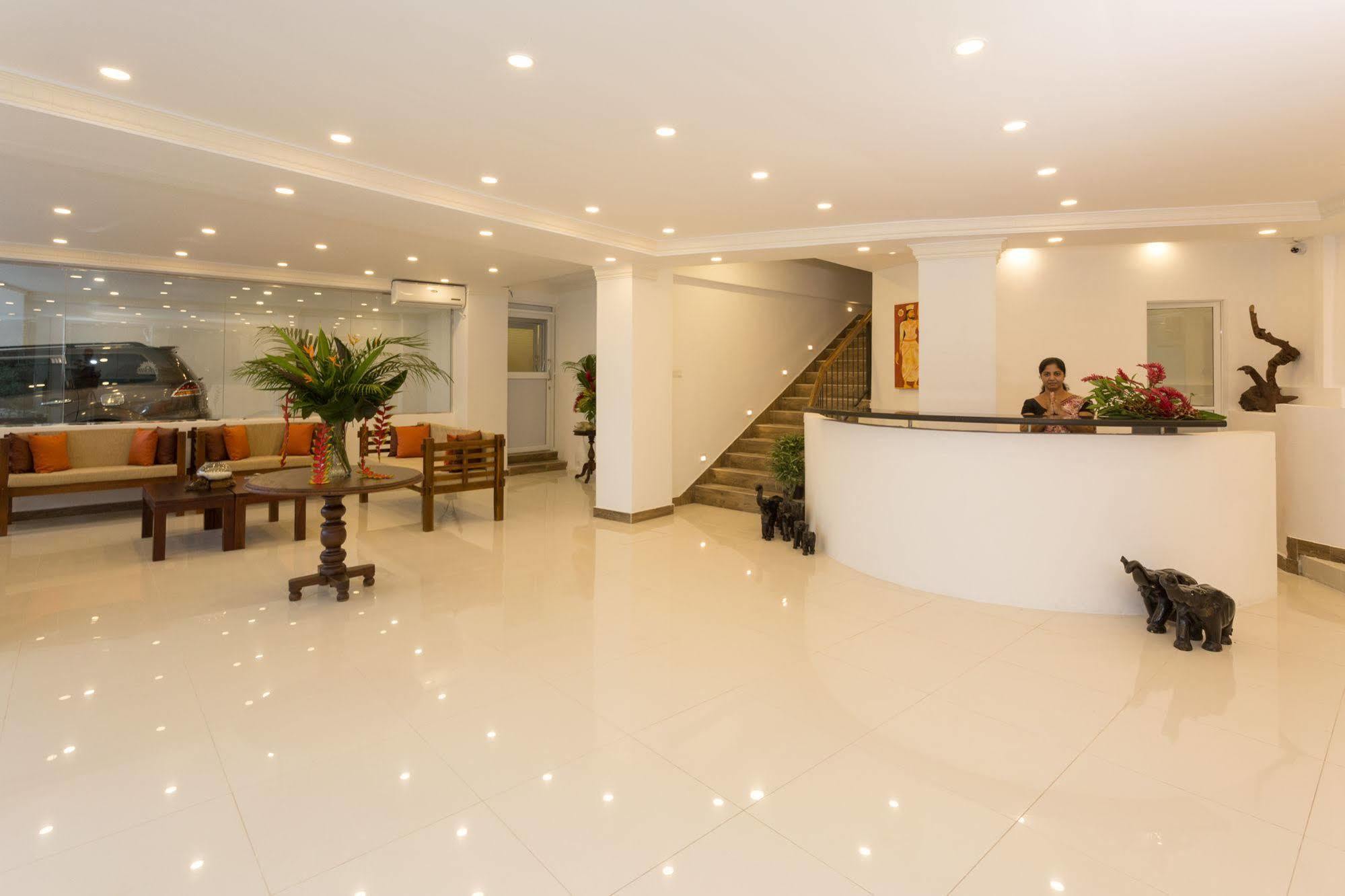 แซนเดรียนา เลค วิว Hotel แคนดี้ ภายนอก รูปภาพ