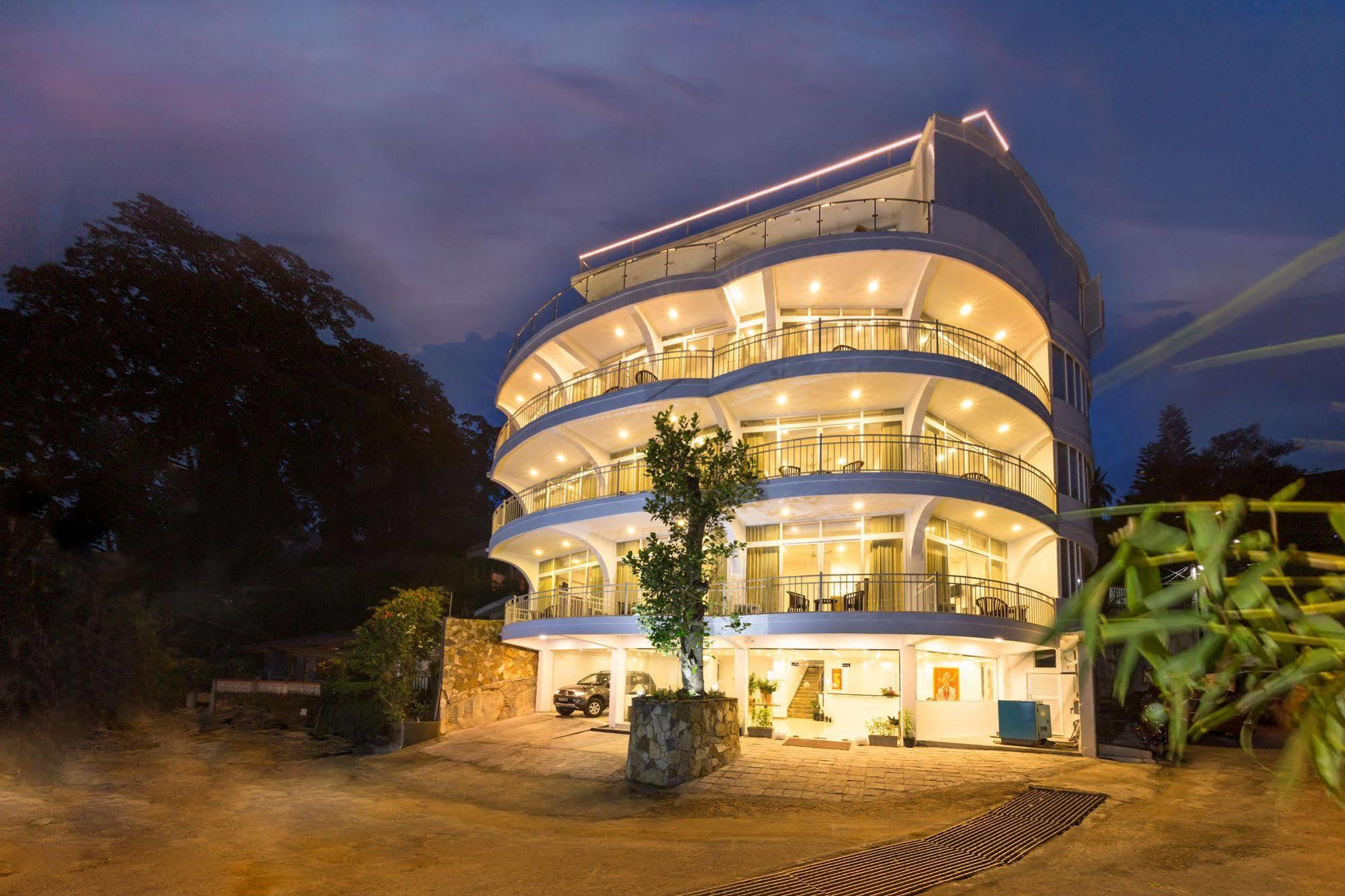 แซนเดรียนา เลค วิว Hotel แคนดี้ ภายนอก รูปภาพ